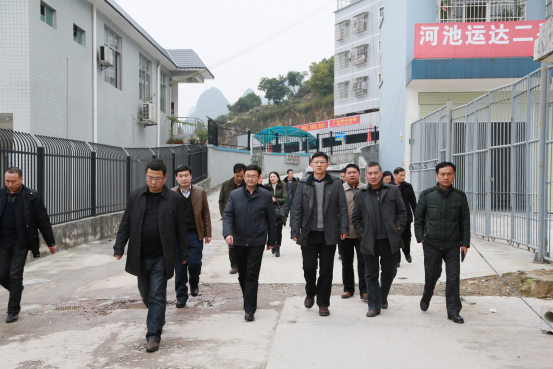 自治区交通运输厅副厅长黄汝生到金城江城西汽车站检查春运工作